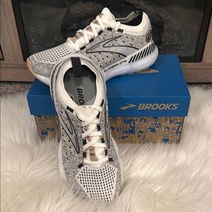 NIB Brooks Glycerin StealthFit GTS 20 - Performance Design
